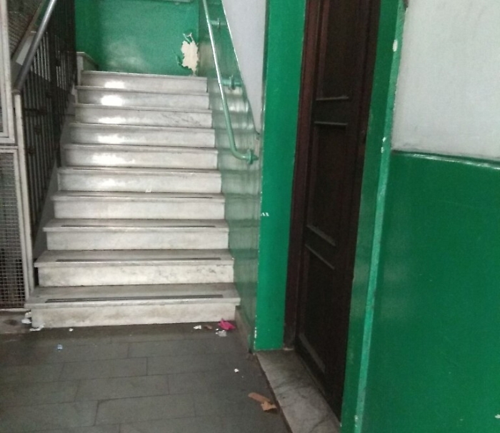 Catania, ingresso Asl sporco che porta anche all'ufficio igiene