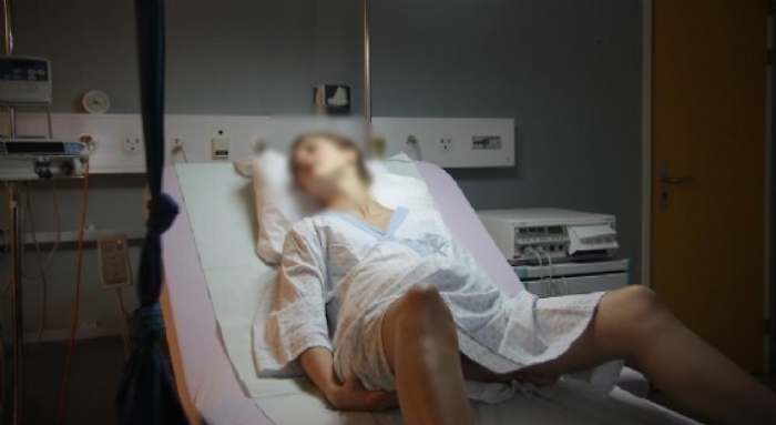 "E' una manovra pre-parto" e cos&igrave; palpeggiava partorienti: ostetrico sospeso