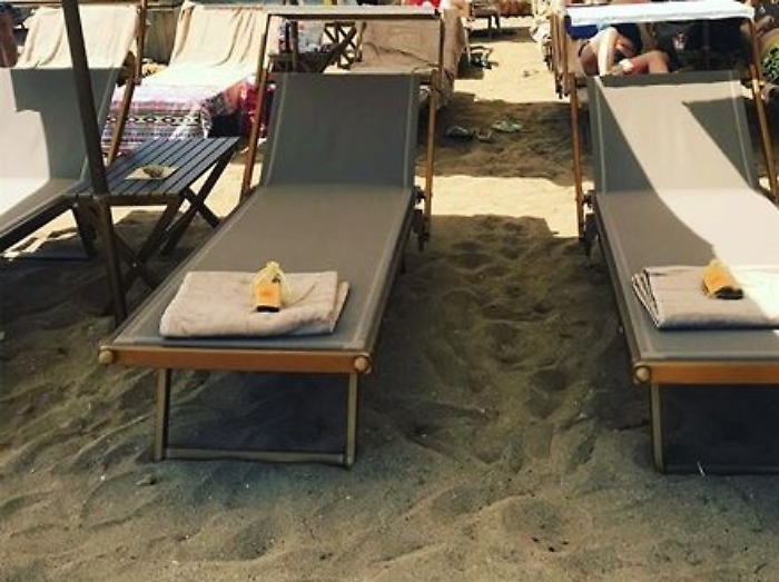 "Cercasi ragazza o pr gay", l'annuncio social titolare di un lido scatena polemiche