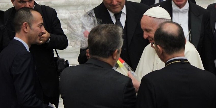 Una birra speciale per il Papa: il dono dei soci del Birrificio Messina in Vaticano