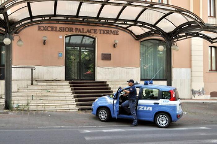 Acireale, bloccati mentre depredavano l'Hotel Excelsior Palace Terme