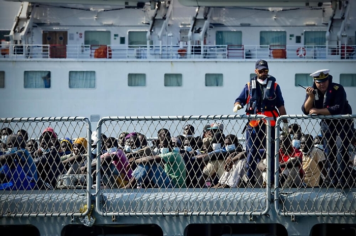 Migranti, gli esperti: &laquo;Non &egrave; vero che i migranti portano le malattie&raquo;