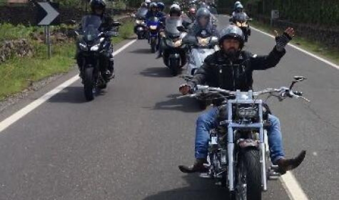 Motoraduno "Vinimilo", carovana sui fianchi  dell'Etna senza tralasciare degustazioni...  