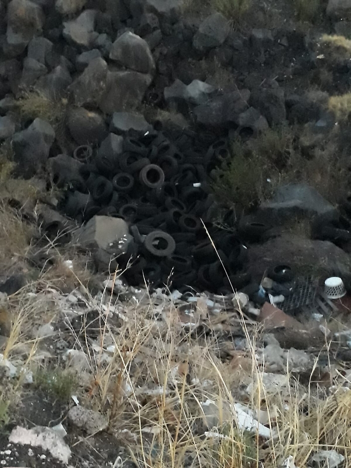 Catania, Nesima: discarica di copertoni