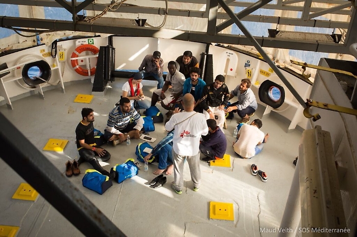 Aquarius salva 11 migranti nel Canale e rifiuta di consegnarli alla Libia