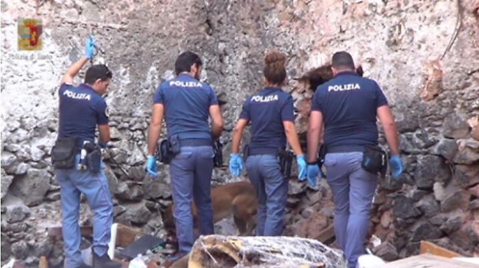 Catania, controlli negli immobili &ldquo;vuoti&rdquo; a San Berillo: trovato un chilo di droga