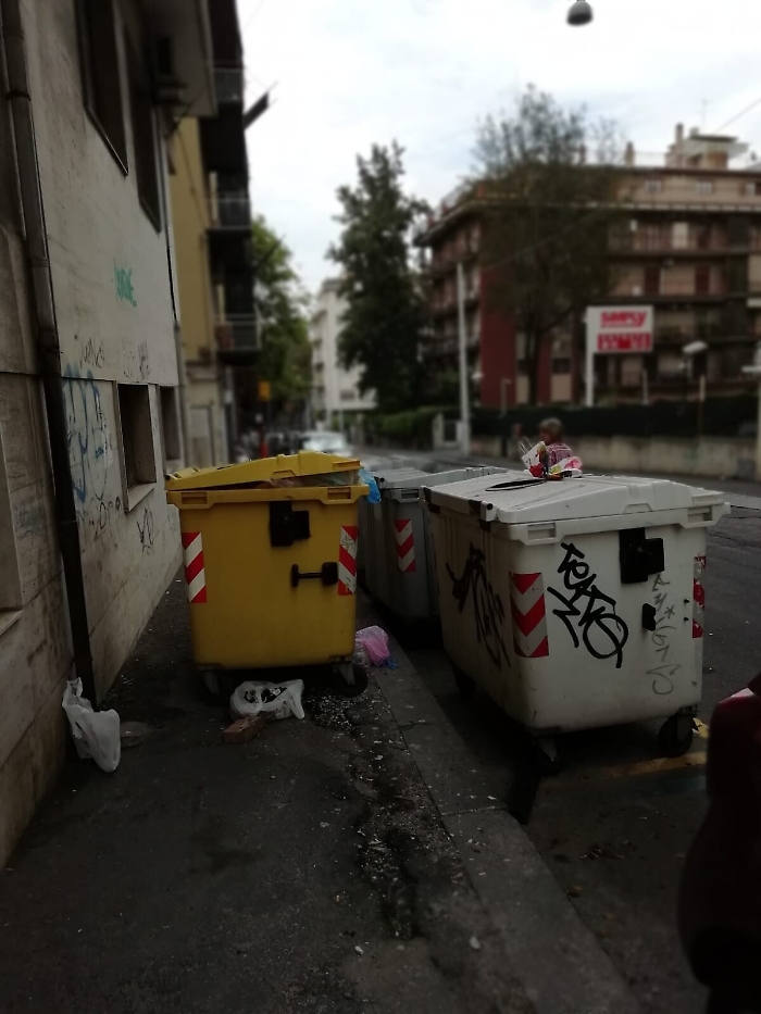 Catania, Via Muscatello: la foto si commenta da sola...