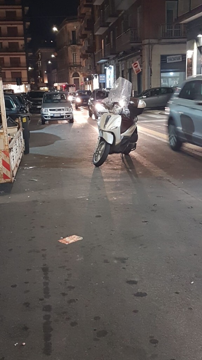 Catania: parcheggio assurdo in via Oliveto Scammacca