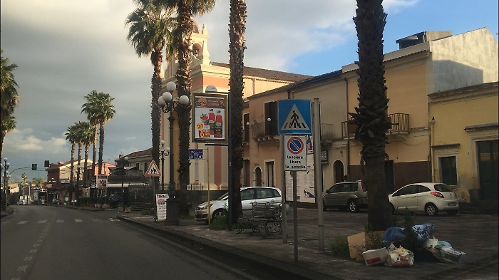 Giarre, falciata mentre attraversa la strada: gravissima una 40enne