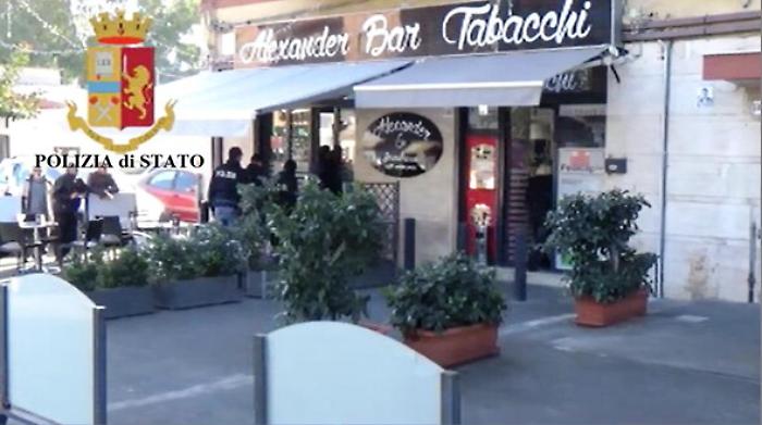 Bar, soldi, auto e immobili sequestrati a presunto affiliato clan Cappello