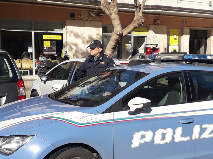 Violenta rapina su pianerottolo, due malviventi arrestati a Palermo