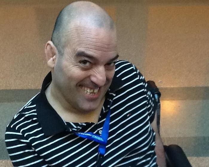 Fisico Frisone picchiato in casa: le accuse di aggressione ad un familiare