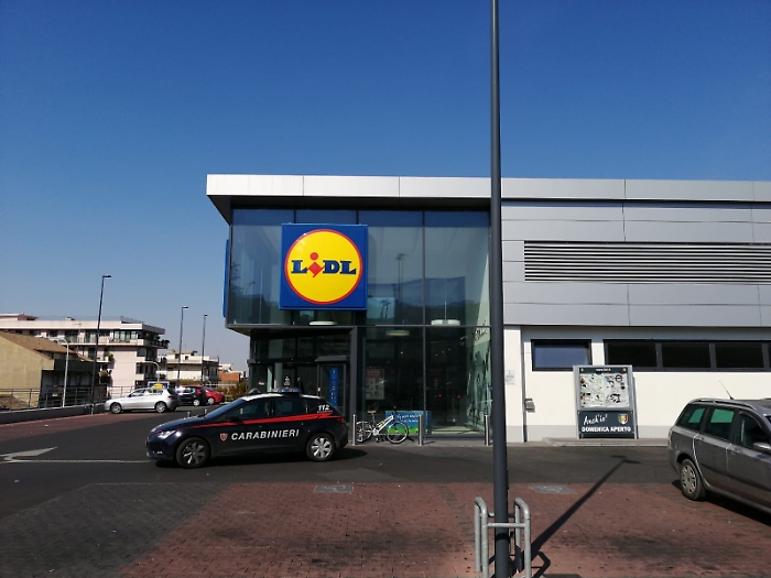 Tenta di rubare l'auto di un carabiniere, minore arrestato a Gela