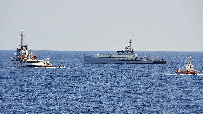 Open Arms sequestrata dalla Procura di AgrigentoVia all'immediato sbarco dei profughi a bordo