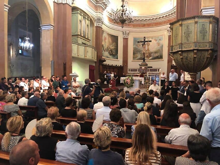 Morto in Croazia, ai funerali di Vinci la commozione dell'amico sindaco di S. A. Militello