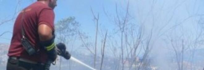 Fiamme lambiscono strada nell'Ennese: traffico deviato a Pietraperzia