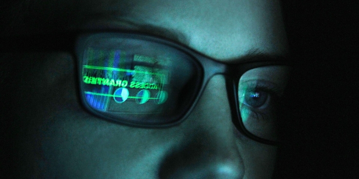 La luce blu di pc e smartphone un problema per la vista, ma esistono le soluzioni