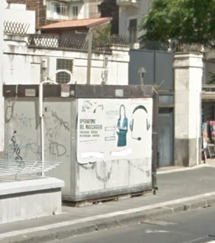 Catania: affissioni selvagge in Viale Vittorio Veneto