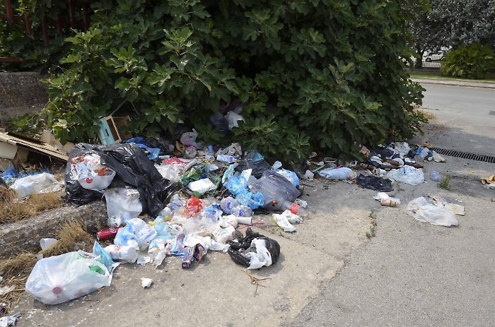 Rifiuti: Sicilia sempre pi&ugrave; sporca, Tari alle stelle ma il governo Musumeci riesce a esultare