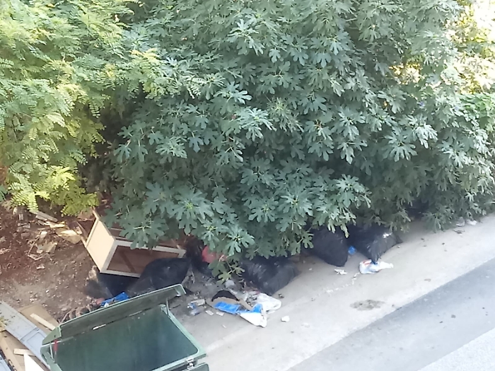 Siracusa: rifiuti abbandonati ...dai cittadini!