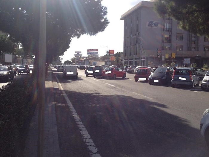 Catania: posteggio creativo in viale Africa