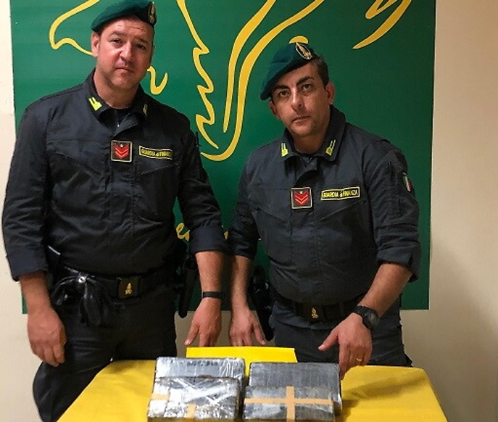 Catania, arrestati corrieri con 4 kg di cocainaPercepivano il reddito di cittadinanza 