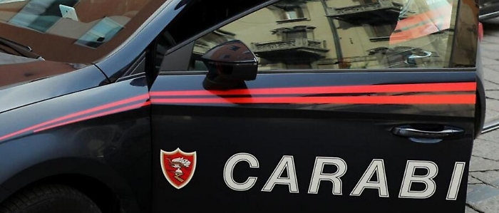 Travolto dall'auto lasciata su strada in pendenza: muore cos&igrave; pensionato