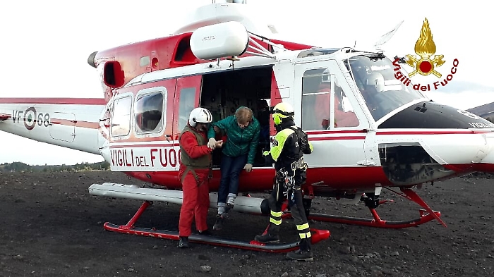 Turisti americani perdono orientamento sull'Etna: salvati da vigili del fuoco