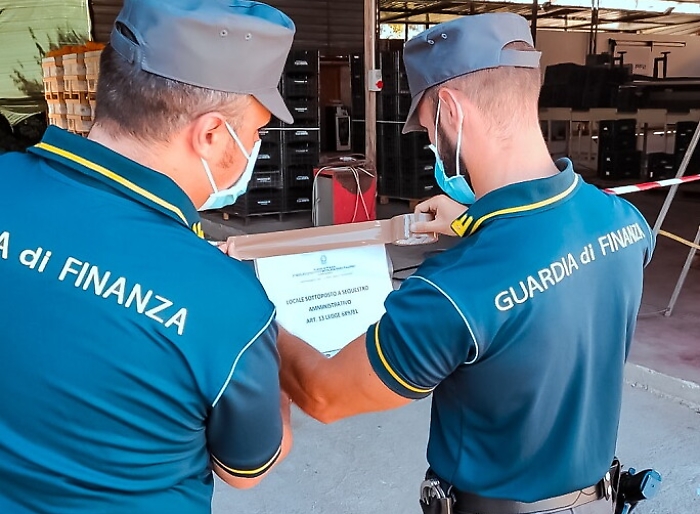 Palermo, violati sigilli del mercato ortofrutticolo abusivo alla Zisa