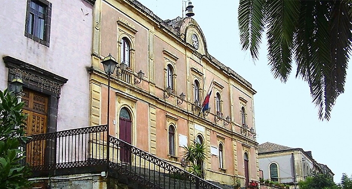 Covid,  ad Aci Catena due positivi e altri quattro casi sospetti