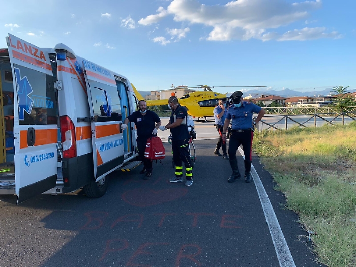 Giarre, uomo accoltellato alle spalle: si era intromesso in una discussione