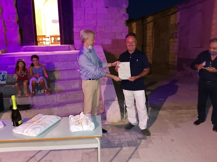 Una pergamena con nota di apprezzamento per Giuseppe Dall&igrave; Cardillo
