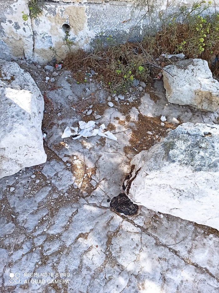 Siracusa: spiaggia "sporcata" dai soliti incivili