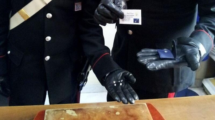 Trapani, la truffa delle false pietre preziose: tredici indagati