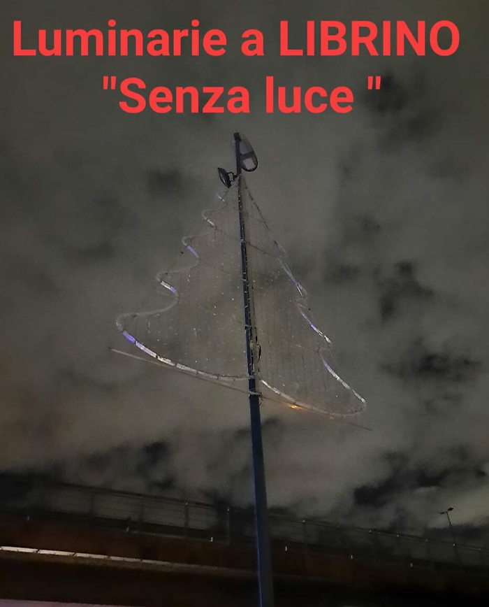 Librino (Ct): installate luminarie...peccato che manca la luce