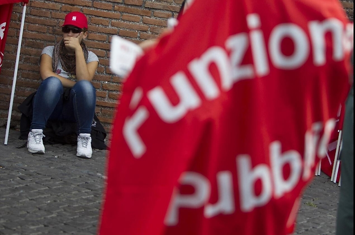 Sciopero del pubblico impiego, in Sicilia sit-in davanti le Prefetture