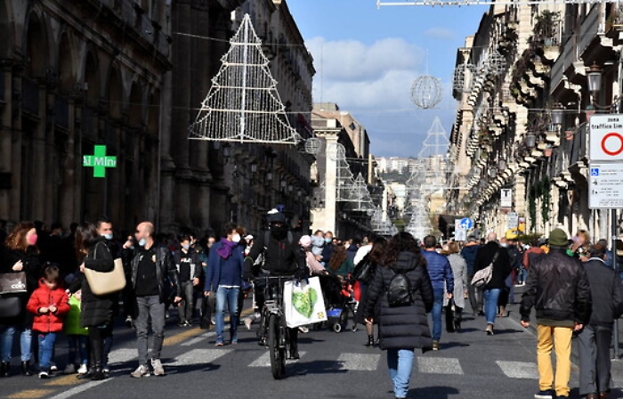 Catania, i medici: &laquo;Troppa gente in giro, cos&igrave; la terza ondata &egrave; sicura&raquo;