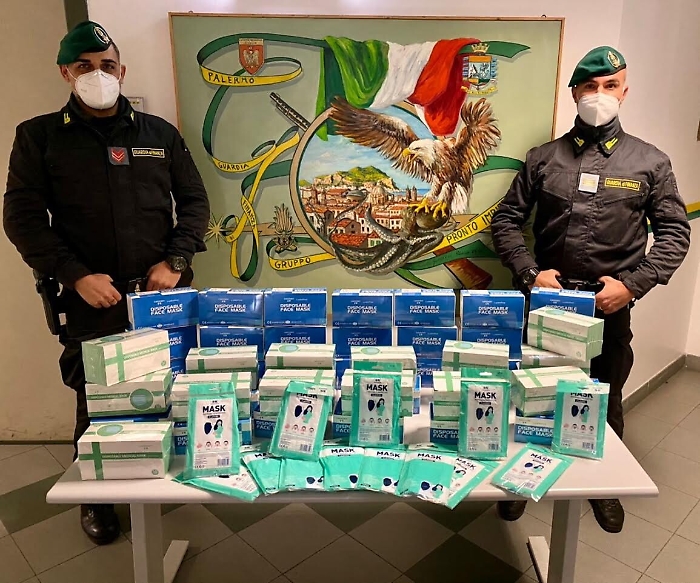 Palermo, sequestrate 14 mila mascherine senza autorizzazioni sanitaria