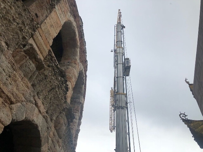 Arena Verona, nuova gru a scomparsa