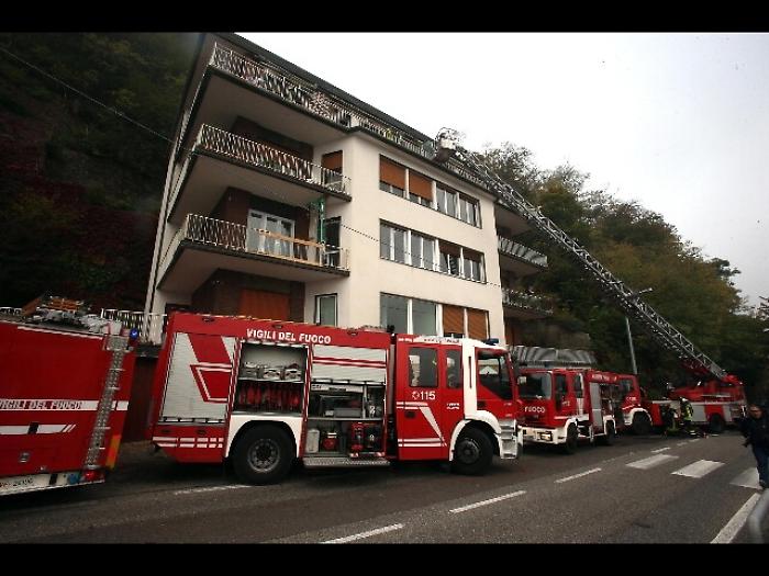 Morto in incendio, gravi tre figli