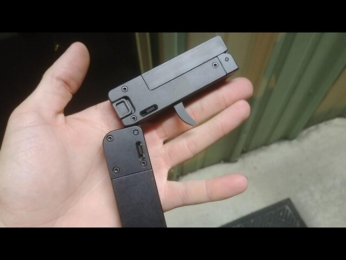 Allerta Polizia, mini-pistola in vendita