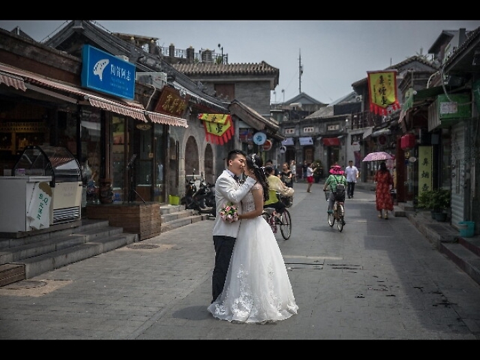 La Cina dice basta alle nozze sfarzose