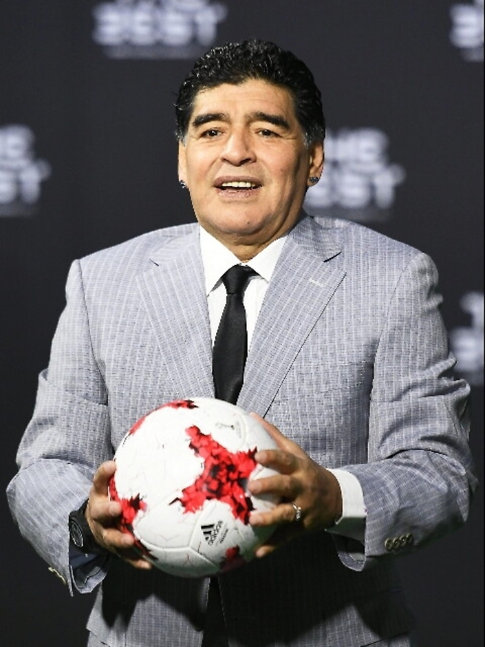 Calcio: Maradona &egrave; arrivato a Napoli