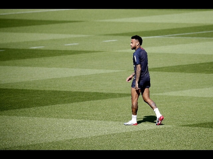 Padre Neymar: Col Barca c'&egrave; trattativa