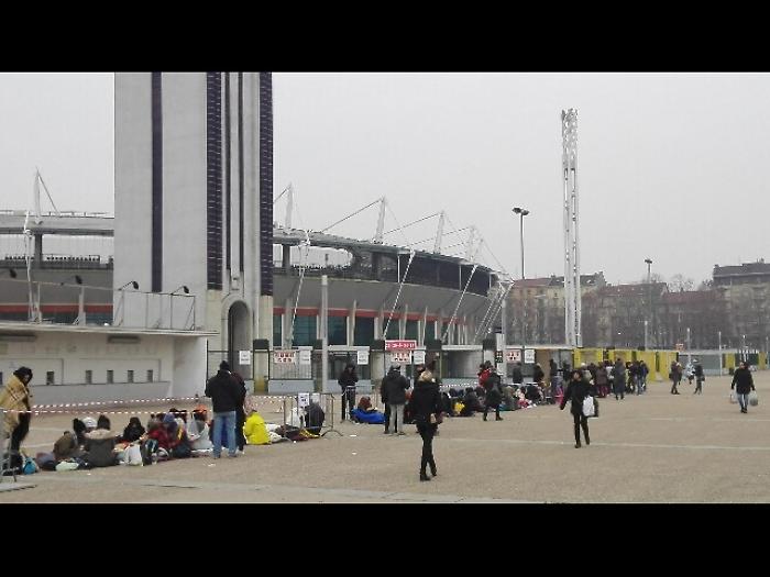Fan sotto neve a Torino per i Green Day