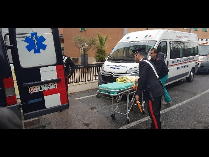 Cadavere di un uomo trovato in strada