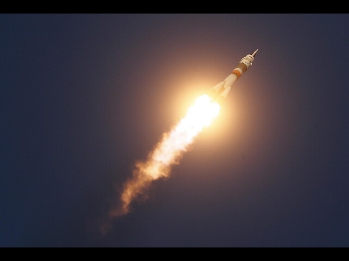 Partita la Soyuz con l'equipaggio