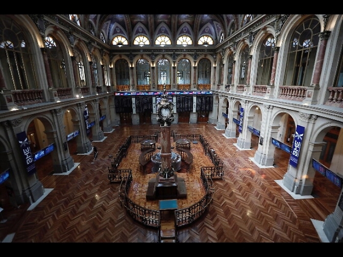 Borsa: Europa in rialzo, volano auto