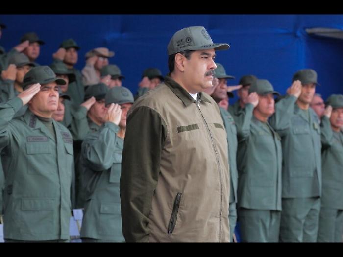 Venezuela: Per&ugrave; vieta ingresso Maduro