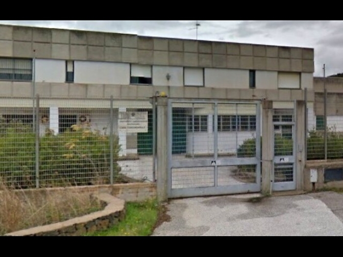 Stop a bando centro rimpatri a Macomer